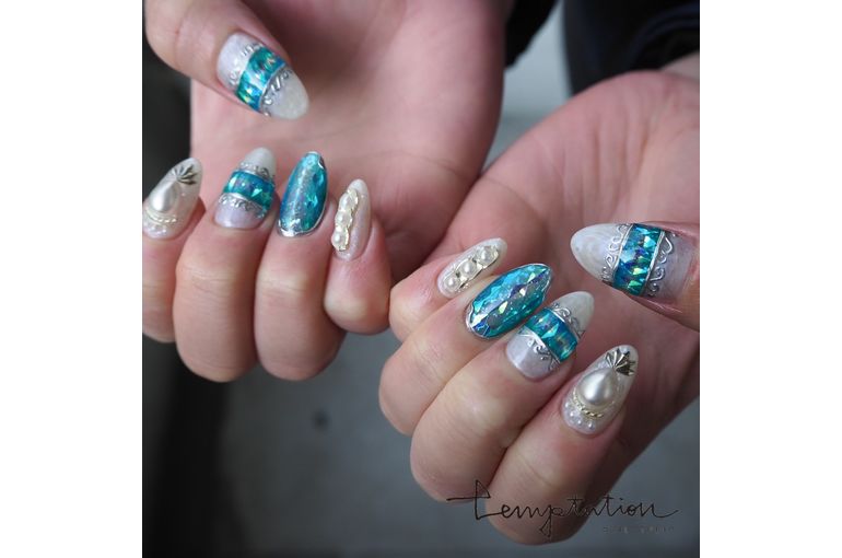 クリスタルネイル