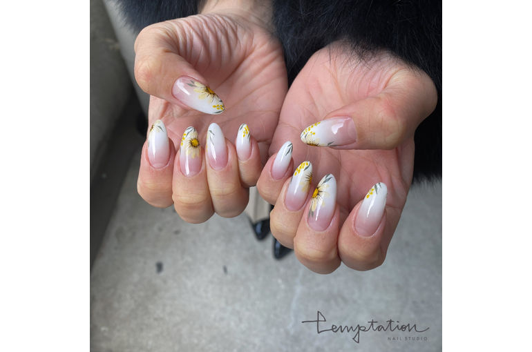 フラワーネイル